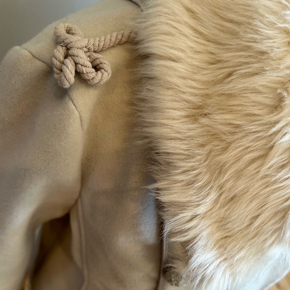 SMEG cream winter coat. Removable faux fur collar. Excellent condition. - Picture 4 of 5